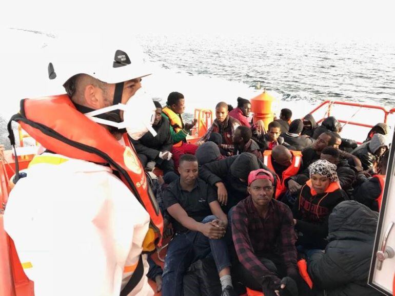 Rescatados de una patera.
