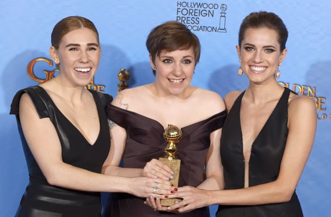 Las protagonistas de la serie &#039;Girls&#039; celebran el Globo de Oro a mejor comedia. De izquierda a derecha, Zosia Mamet, Lena Dunham y Allison William