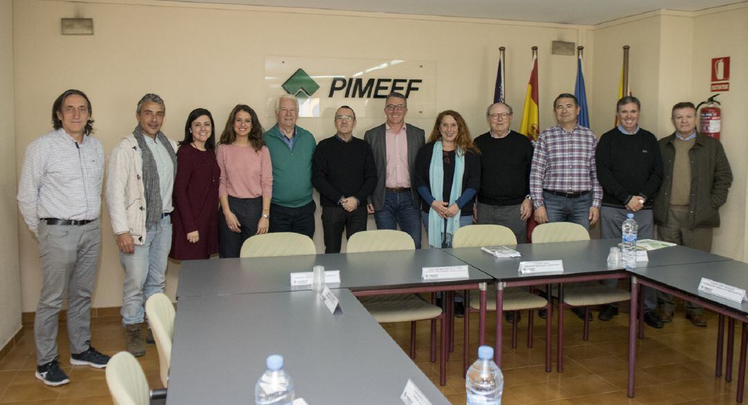 Un momento durante el encuentro entre la PIMEEF y Podemos