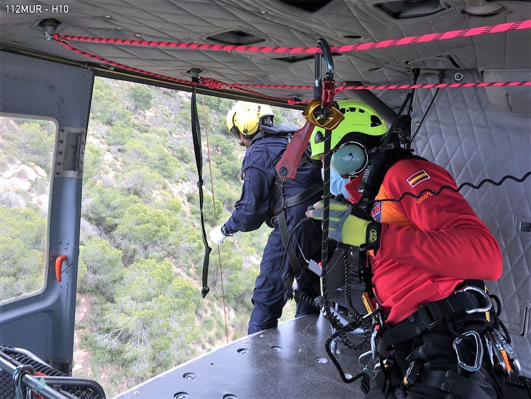 Rescatan en helicóptero a un senderista accidentado en la Sierra de Columbares 