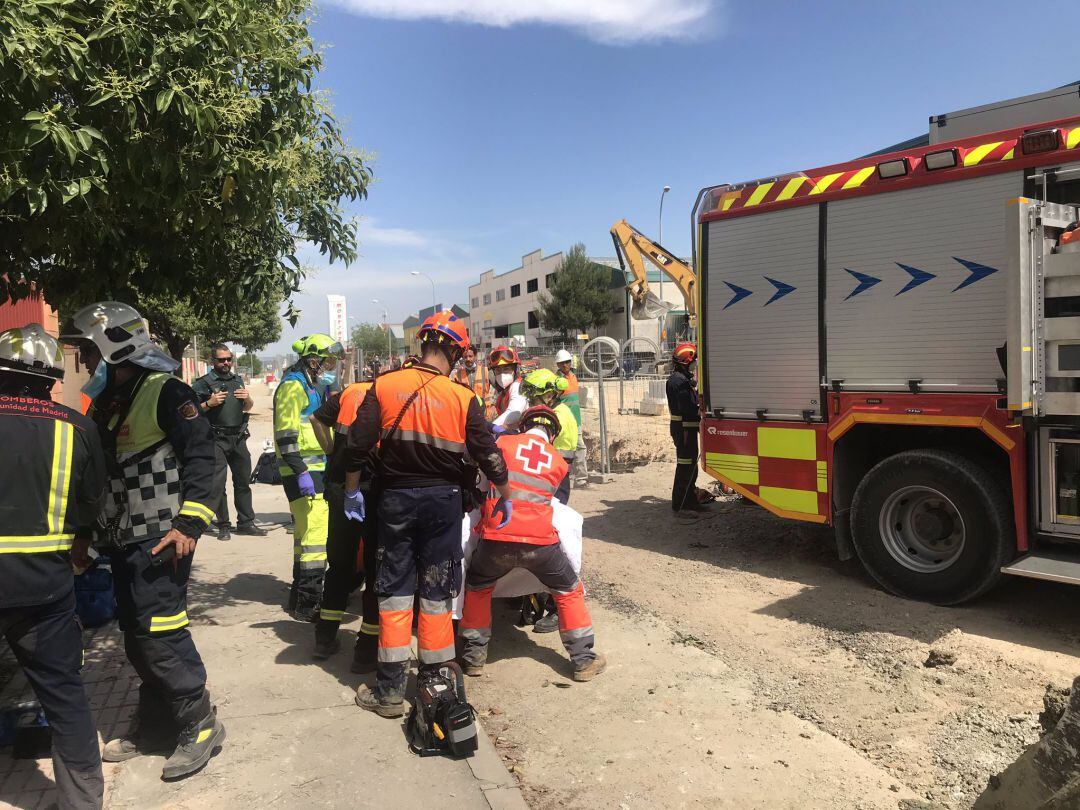 Hasta el lugar han acudido Bomberos de la Comunidad de Madrid, unidades de Protección Civil de Ciempozuelos, Cruz Roja y del Summa-112.