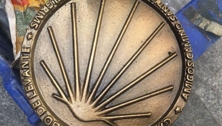 Ejemplar de una de las losetas instaladas 