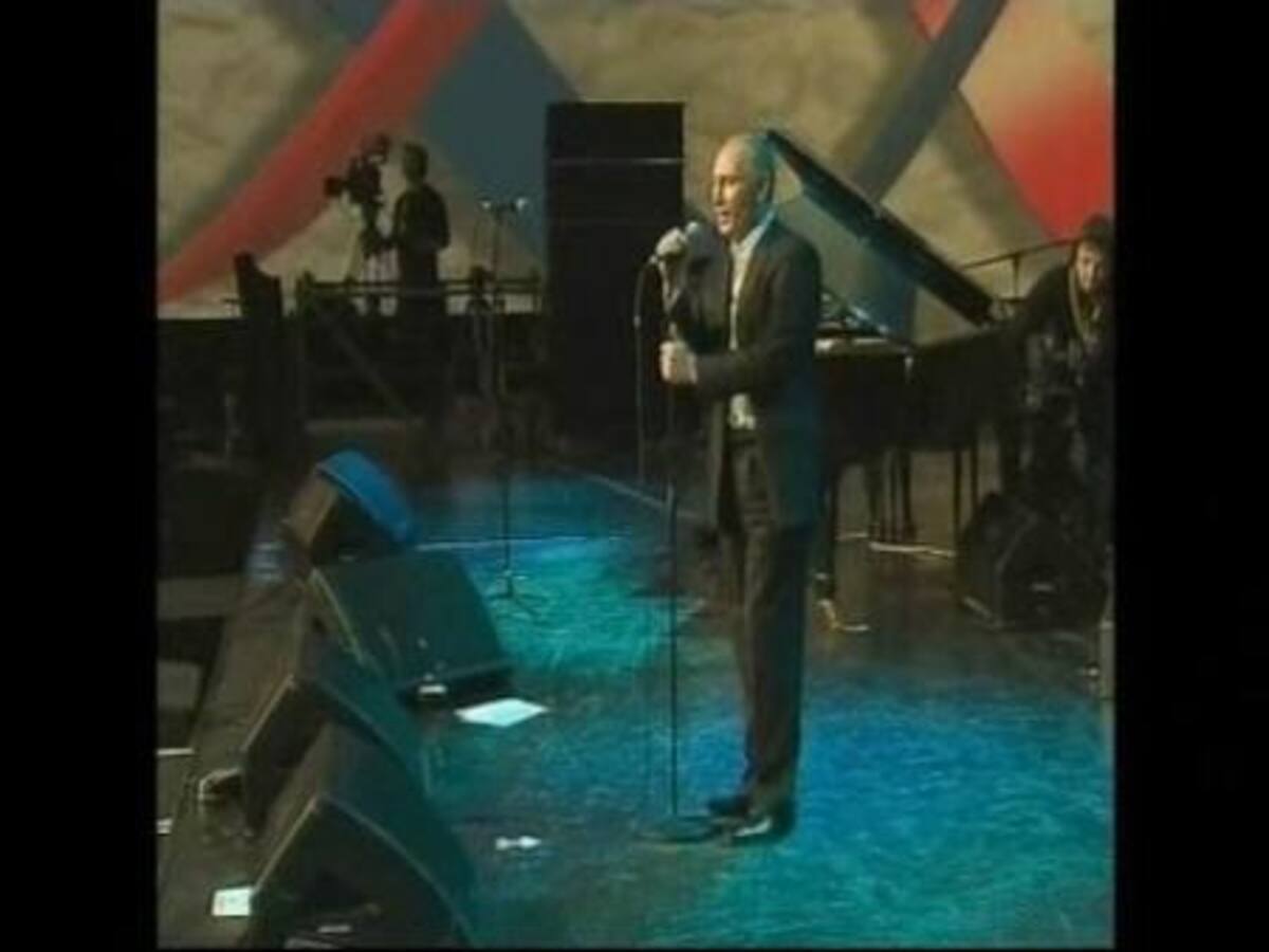 Putín canta y toca el piano en una gala benéfica