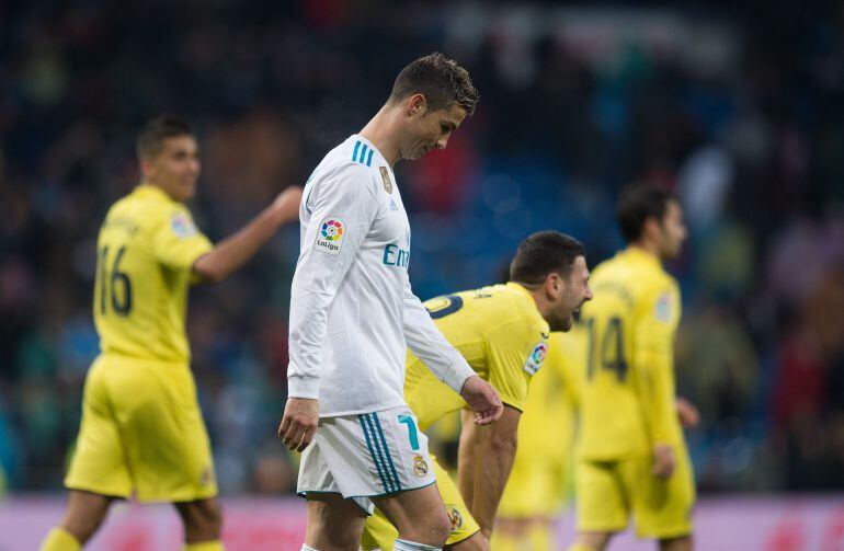 Ronaldo se marcha cabizbajo tras perder contra el Villarreal (0-1)