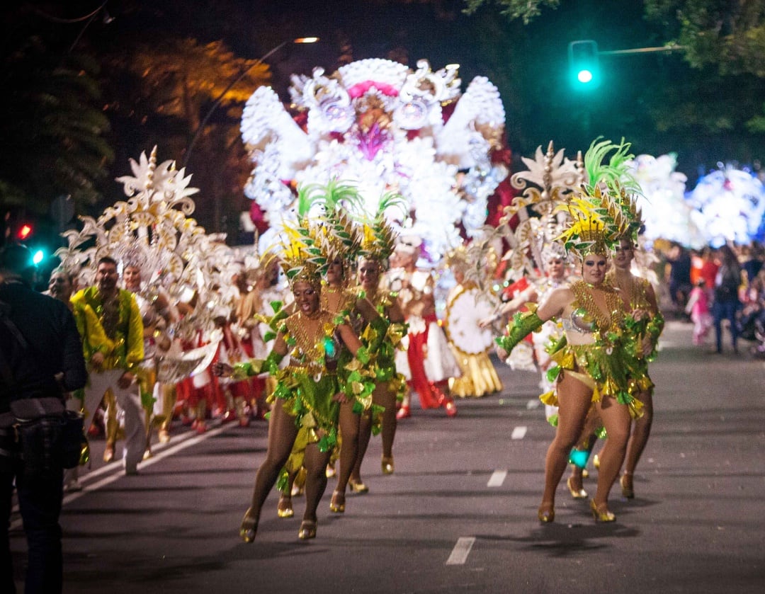 El Ayuntamiento de Santa Cruz de Tenerife ha acordado con los grupos del Carnaval la celebración de sus actos durante los meses del verano y al aire libre