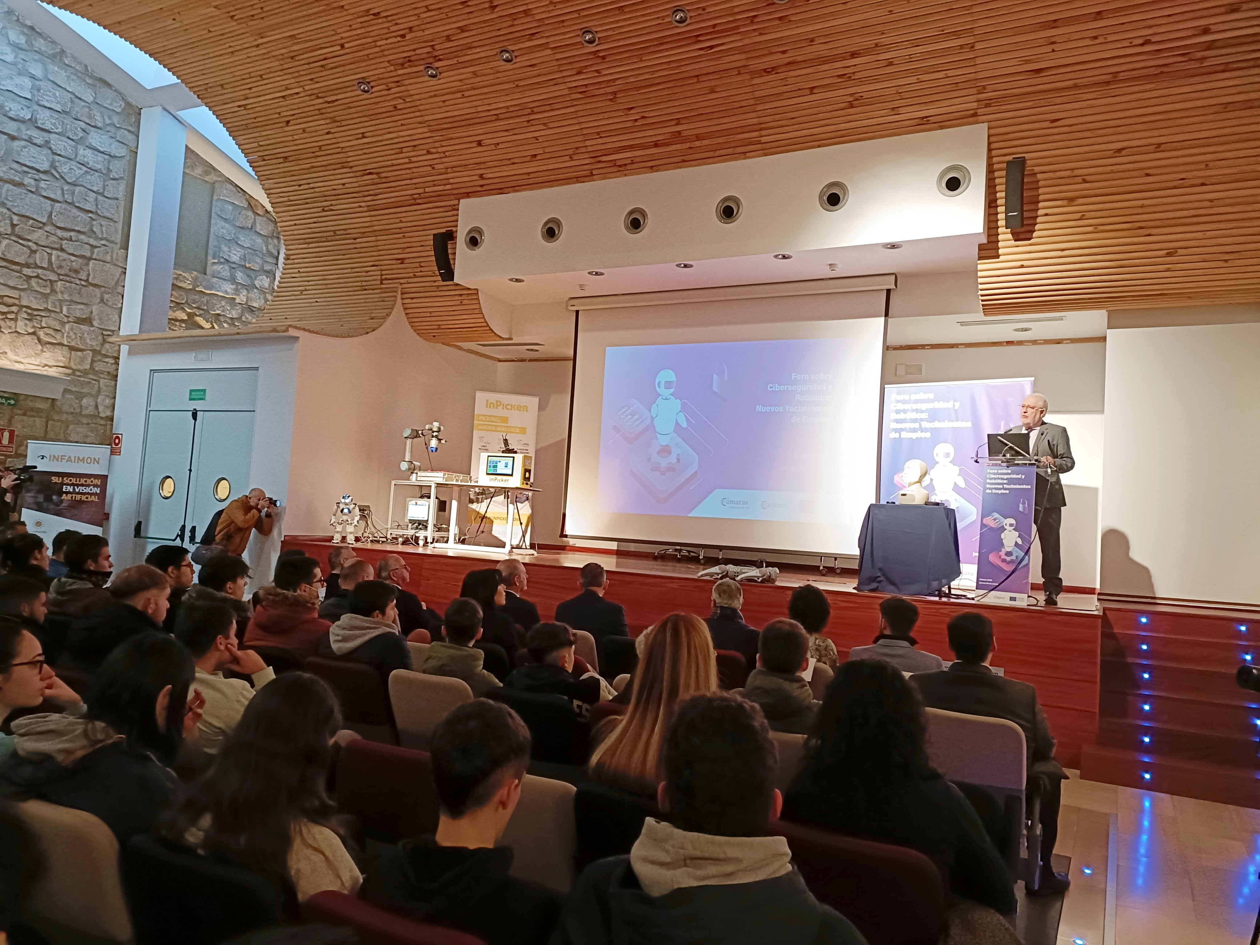 Foro ciberseguridad y robótica de Linares.