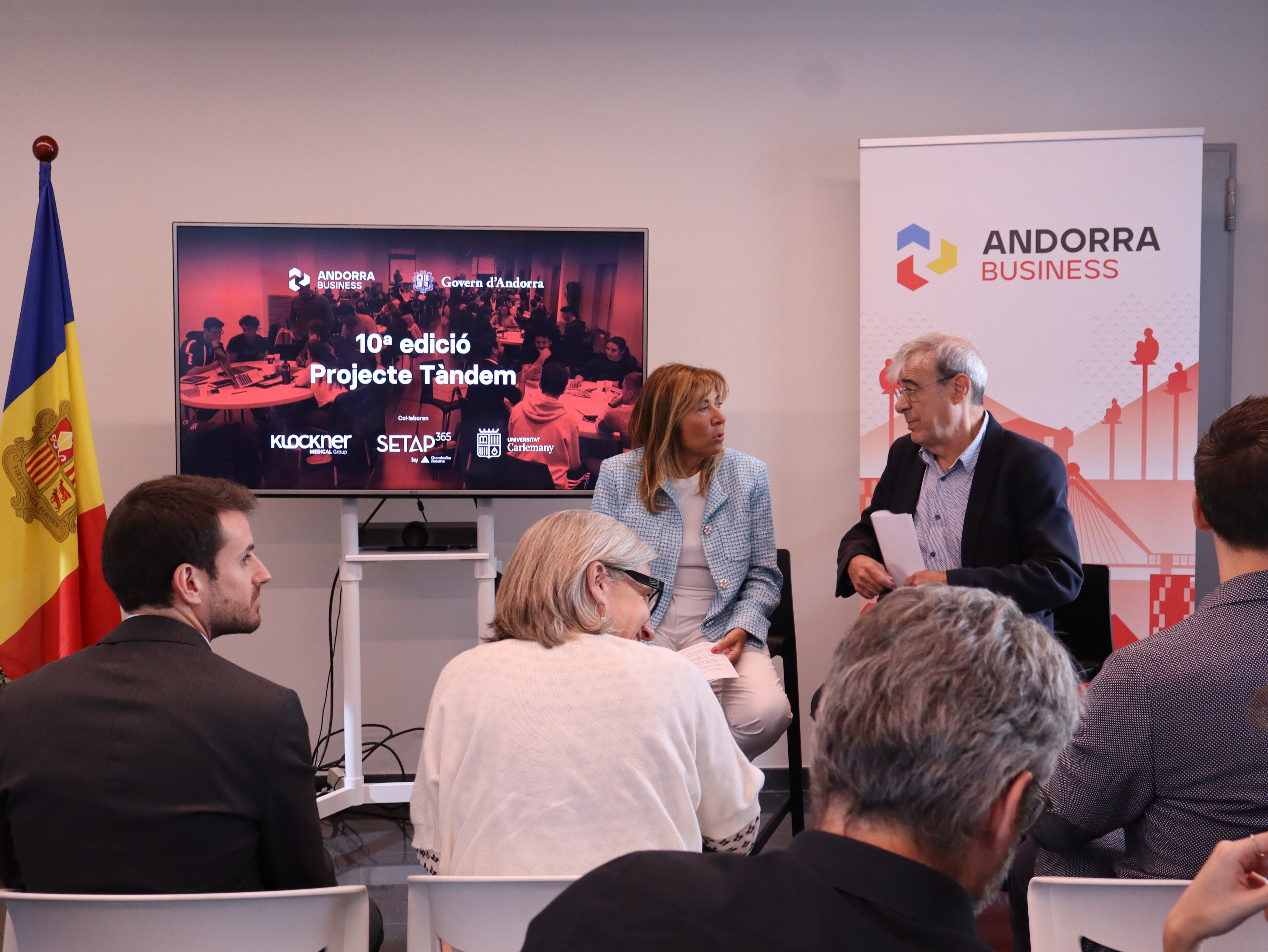 Els ministres d'Economia i d'Educació, Conxita Marsol i Ladislau Baró, presenten la 10a edició del Projecte Tàndem