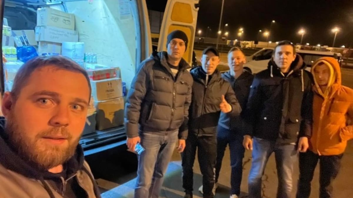 Ihor en la entrega del material