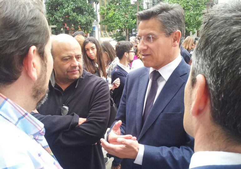 Luis Salvador, portavoz del grupo de Ciudadanos en el Ayuntamiento de Granada a su llegada al Ayuntamiento de Granada