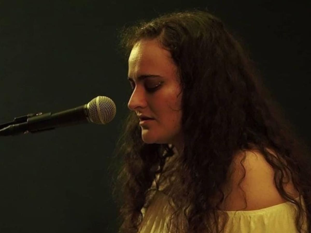 La vallisoletana María Santos presenta su primer LP "Unrecognisable" en el Teatro Cervantes