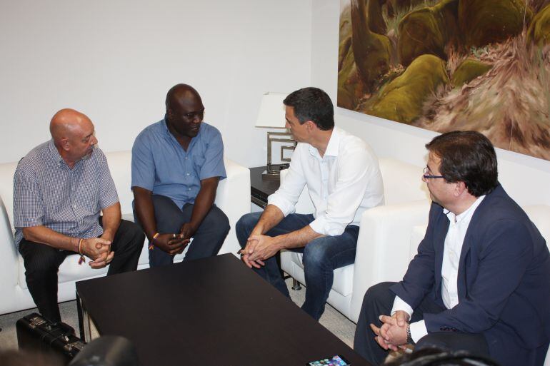 Vara y Sánchez en un momento de la reunión con Henry O.