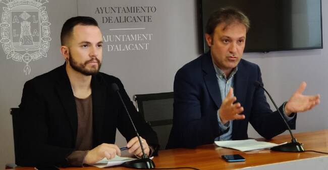 Imagen de archivo de los ediles de Compromís, Rafa Mas y Natxo Bellido, en rueda de prensa