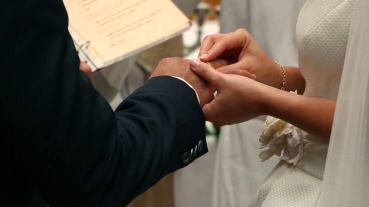 "El novio está en cuarentena por el coronavirus": la epidemia también llega a las bodas