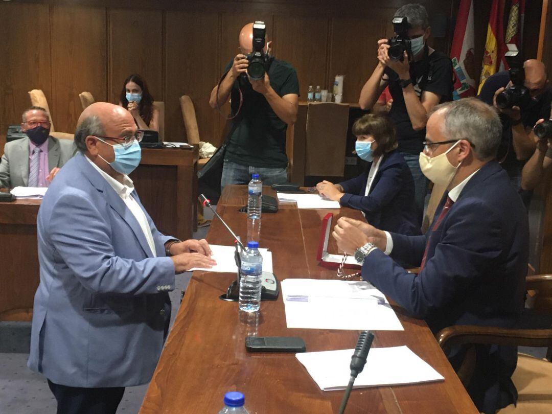 El concejal de Coalición por el Bierzo, Jesús López toma posesión en el pleno