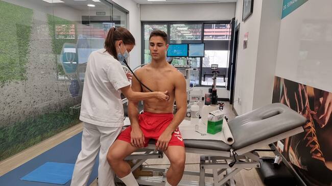 La plantilla del Bada Huesca ha pasado los reconocimientos médicos