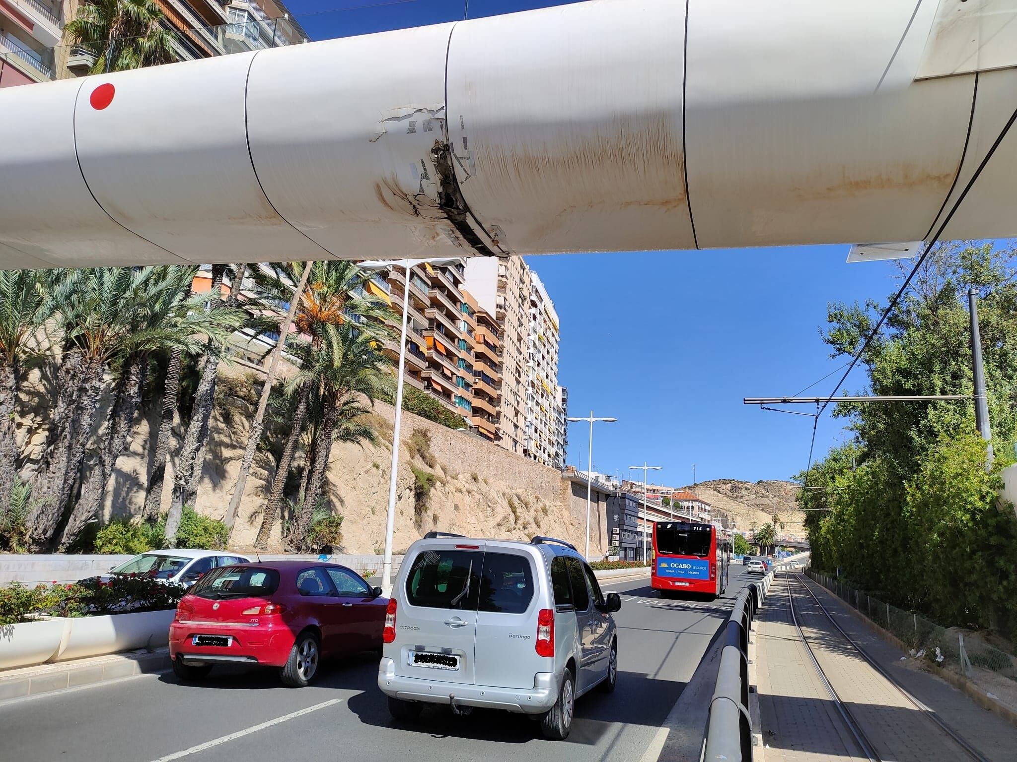 Estado de la pasarela peatonal del Postiguet desde hace más de dos años