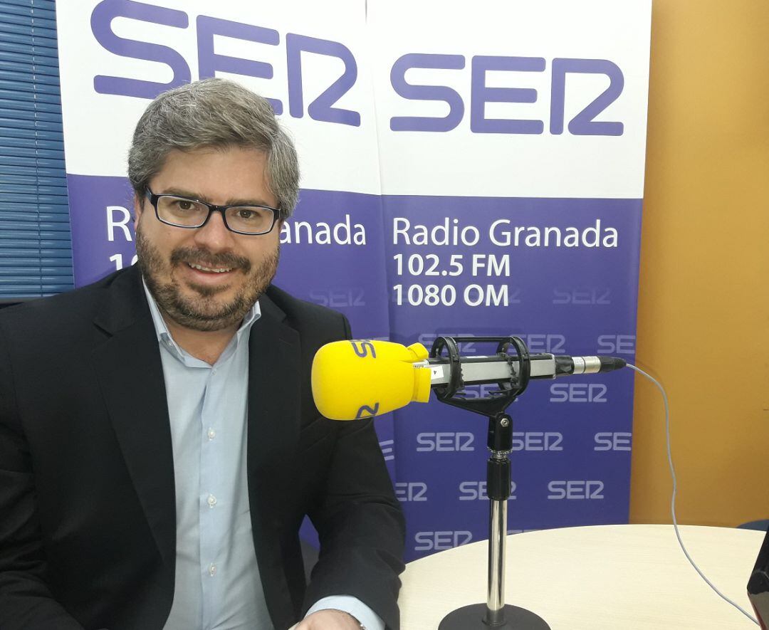 Hervías, en los estudios de Radio Granada