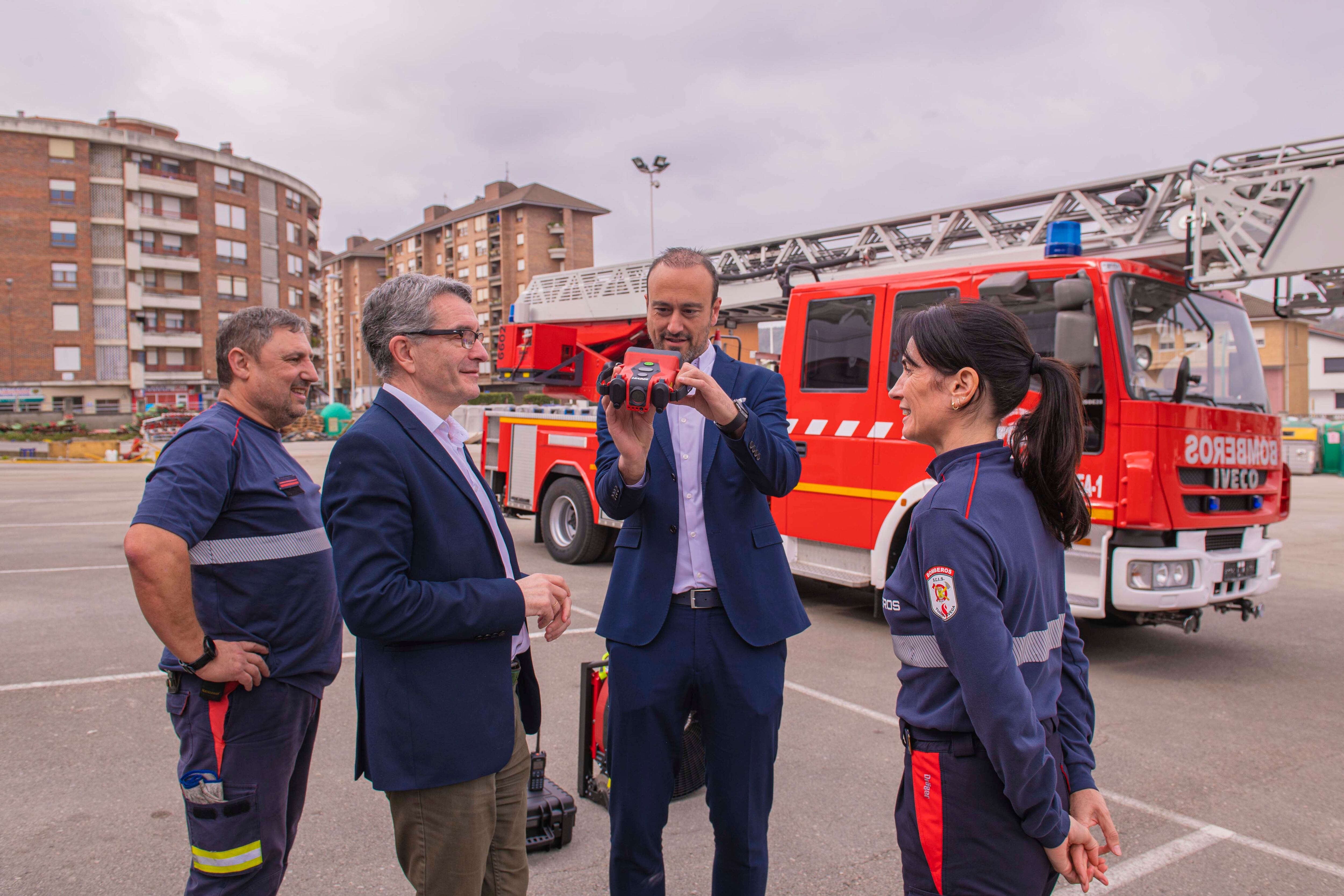 El alcalde, Javier López, inspecciona los nuevos equipamientos