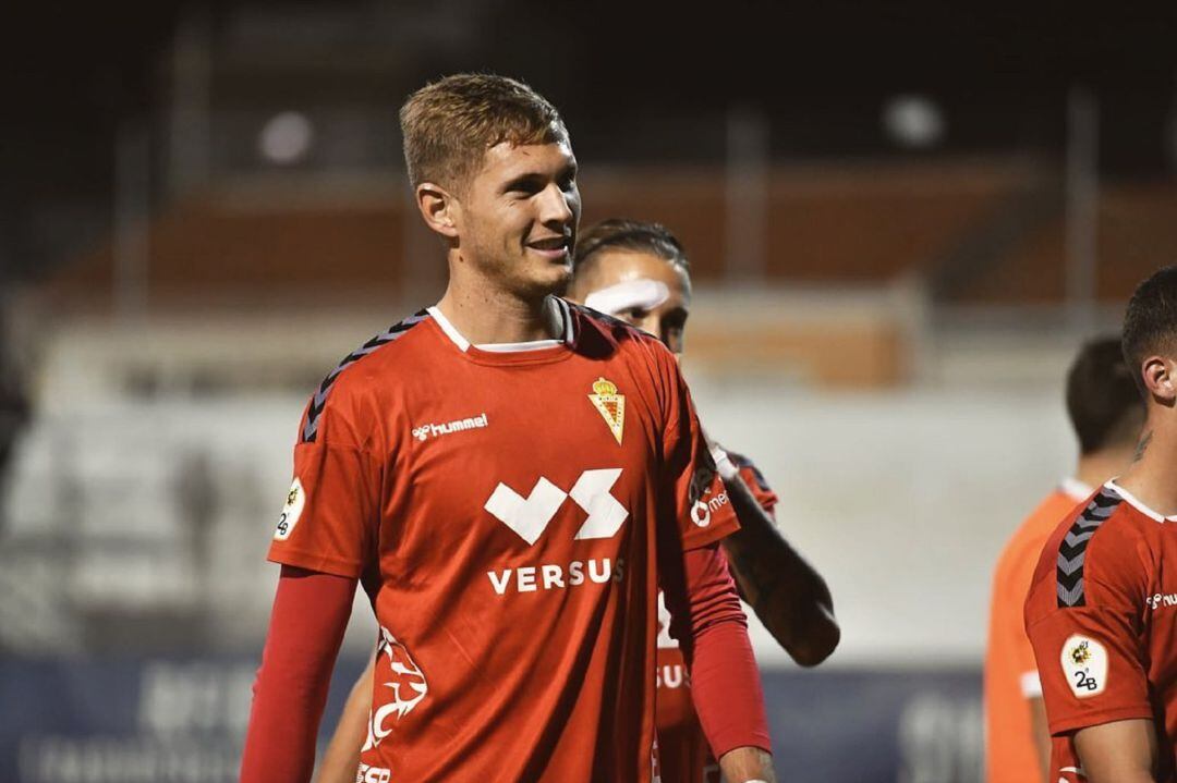 Edu Luna con la camiseta del Real Murcia