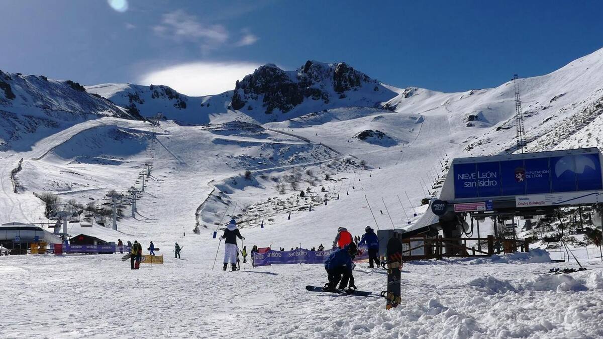Las estaciones de esquí cierran la mejor Semana Santa en cinco años con 16.000 usuarios