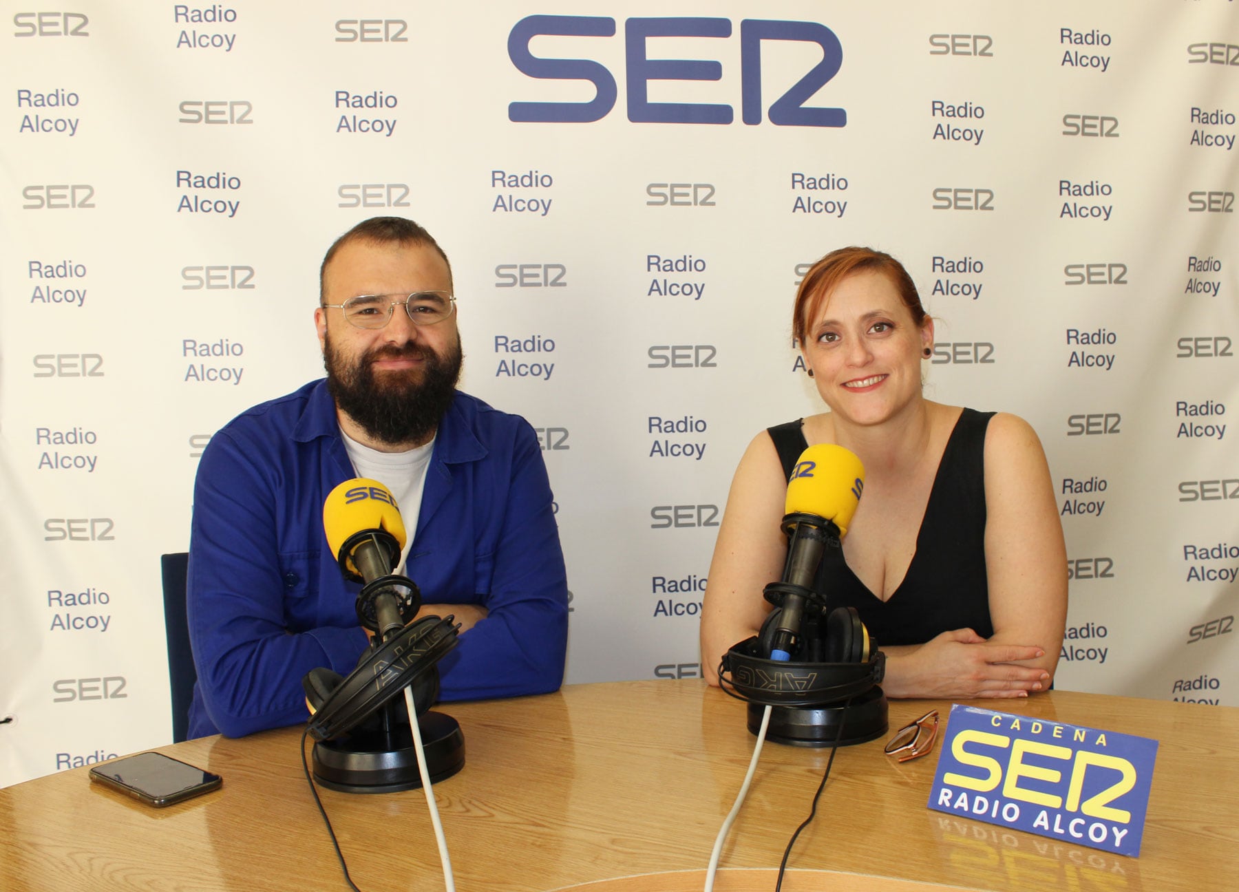 Jorge Vañó i Diana Cortés en l'estudi central de Radio Alcoy