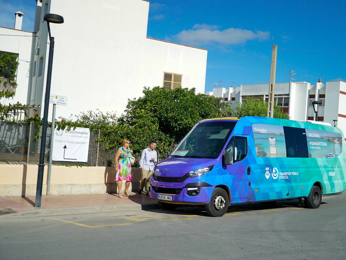 El Consell de Ibiza amplía los servicios de la línea de autobús que une Puig d'en Valls con Vila
