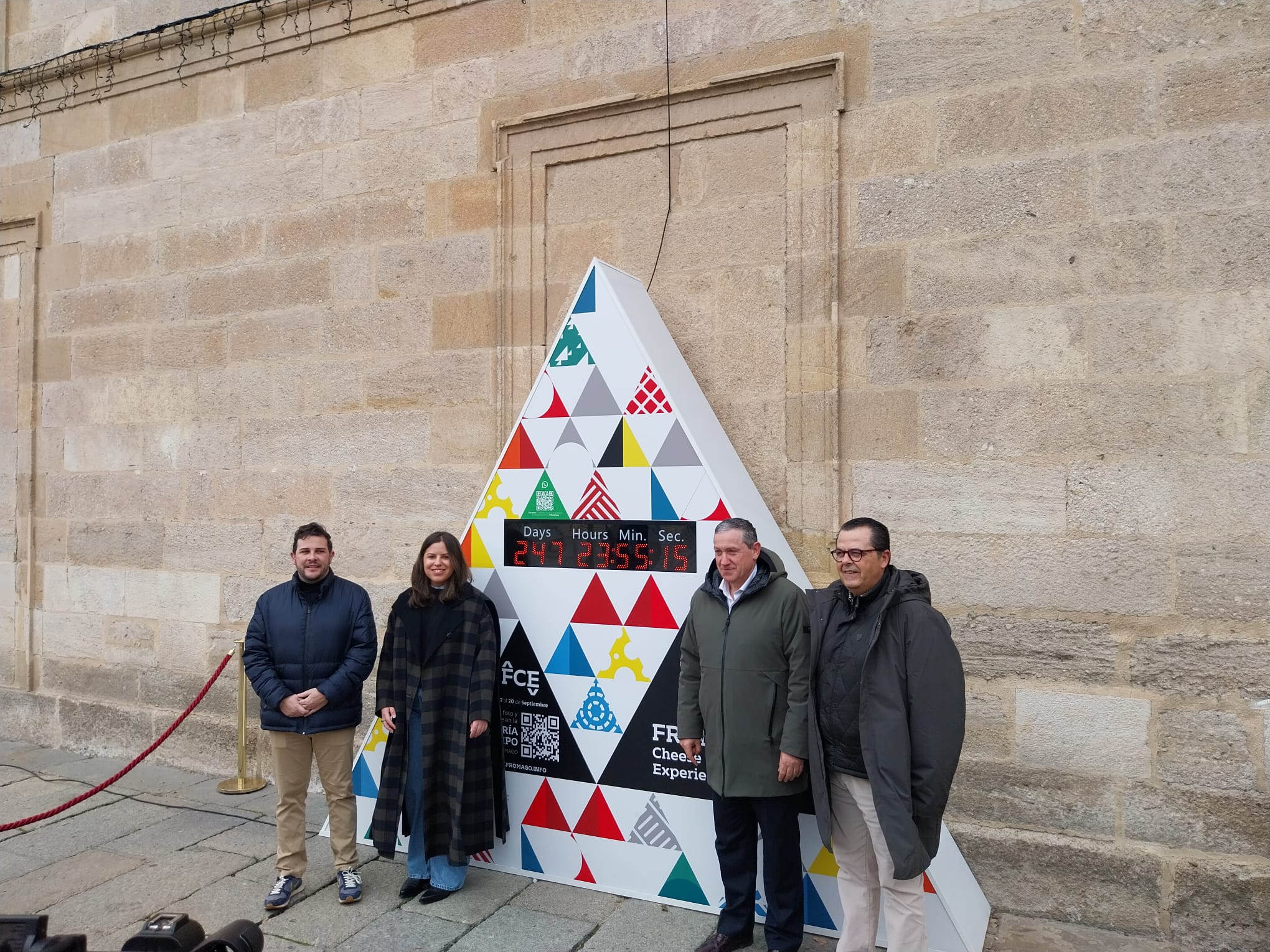 Presentación del reloj con la cuenta atrás para FROMAGO 2026 de la Plaza de Viriato