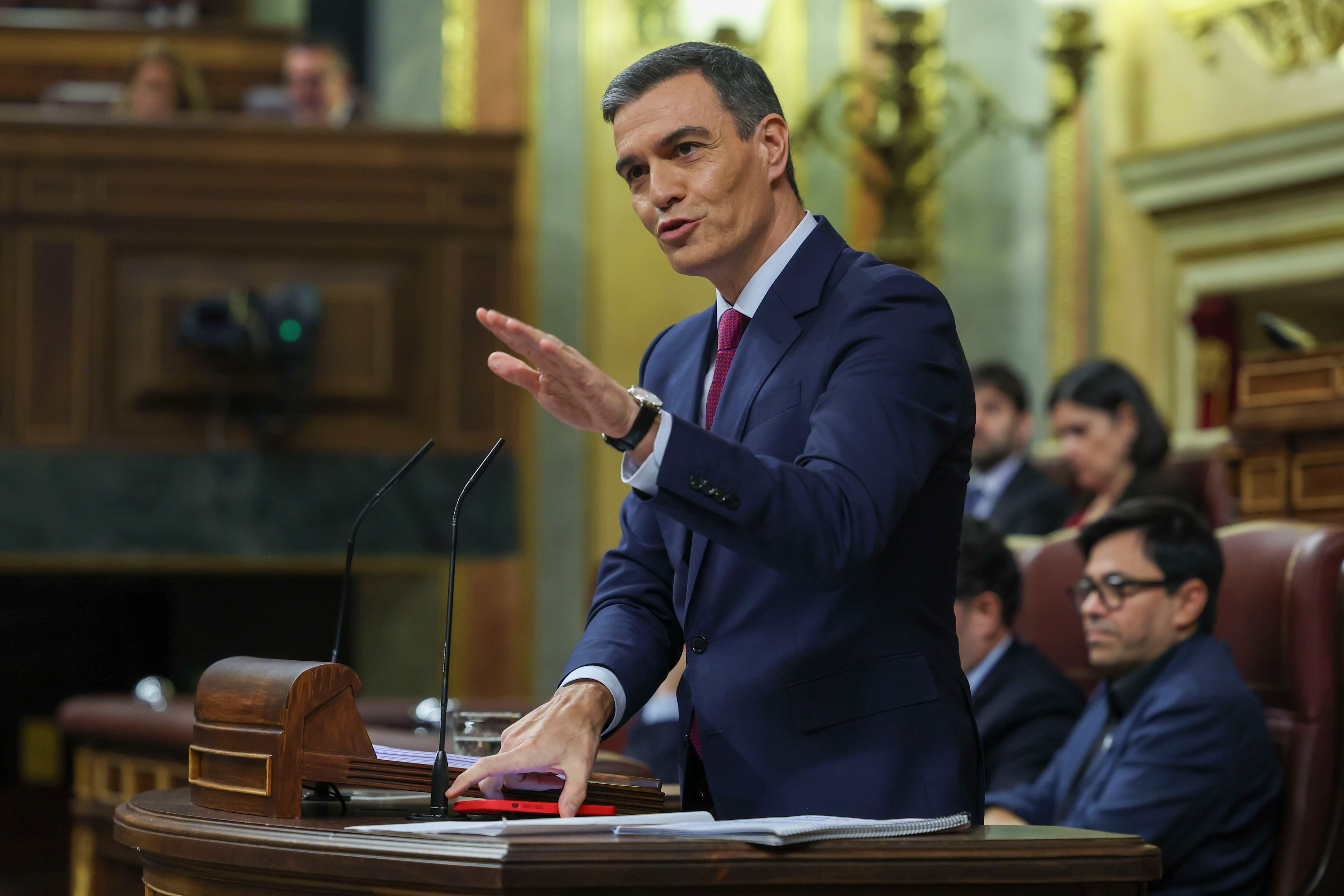 El secretario general del PSOE y presidente del Gobierno en funciones, Pedro Sánchez, interviene durante el primer día del debate de investidura