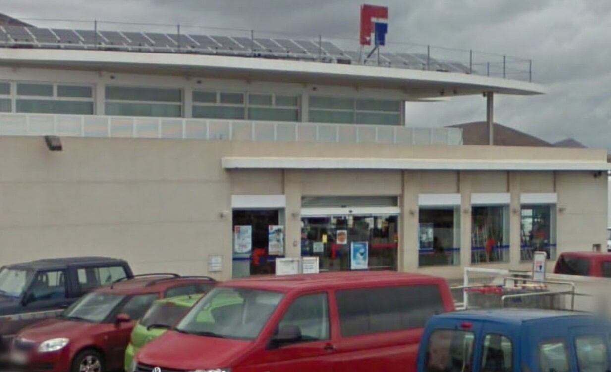 Aparcamiento de la sede principal del Grupo FT en Tías, Lanzarote.