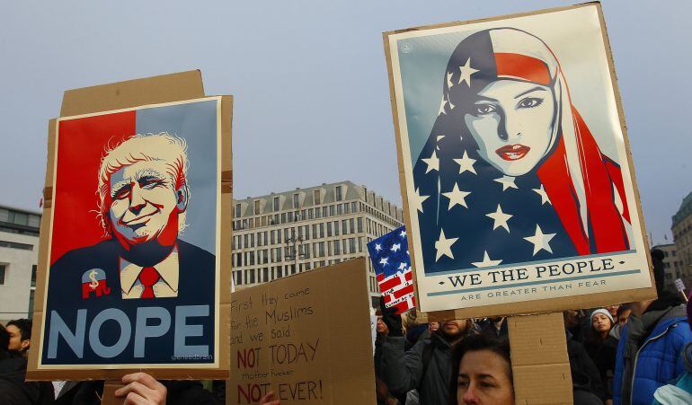 Algunas pancartas de protesta contra el veto migratorio de Trump.