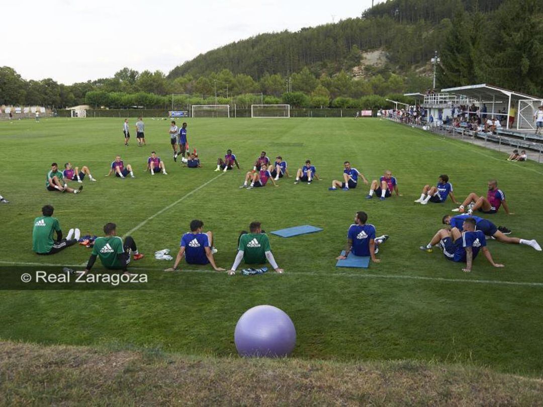 La plantilla del Real Zaragoza durante un entrenamiento de pretemporada