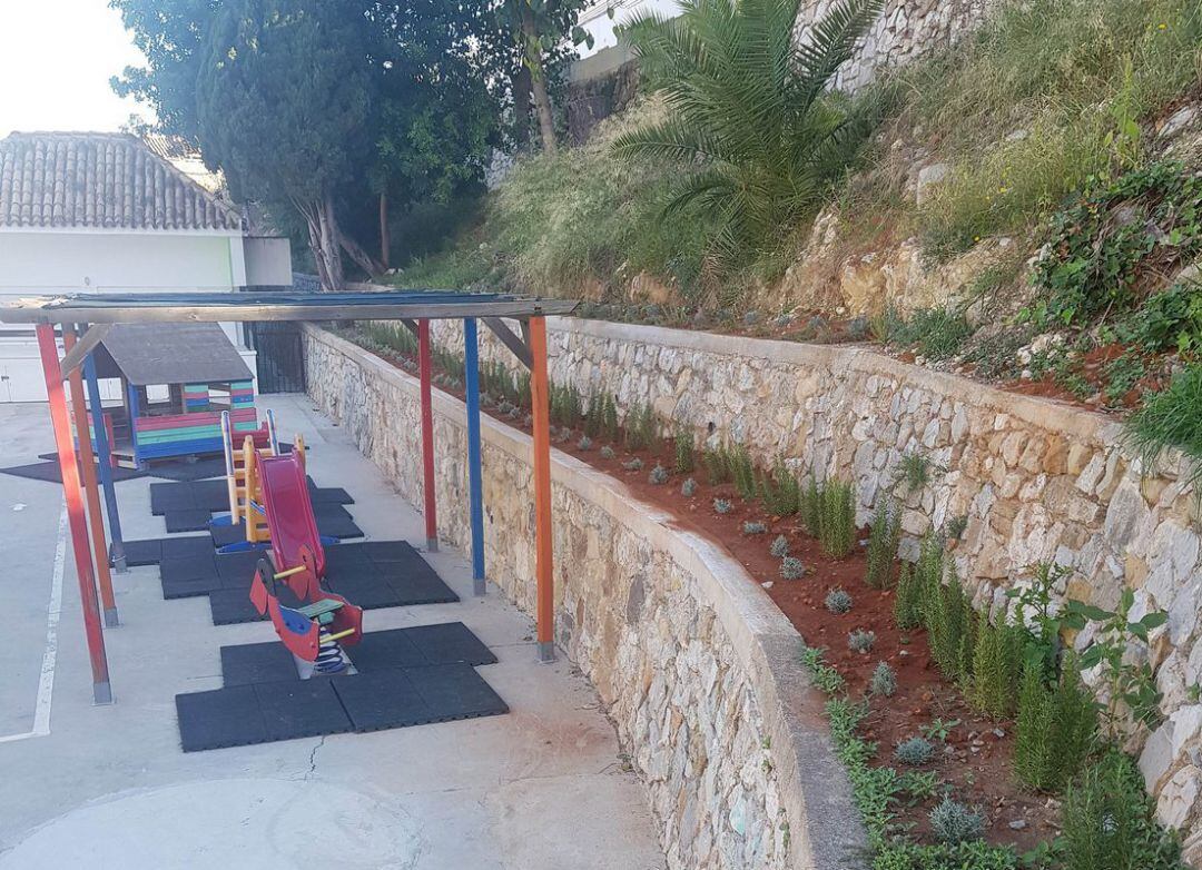 Muro de la escuela infantil El caragol de Oliva  