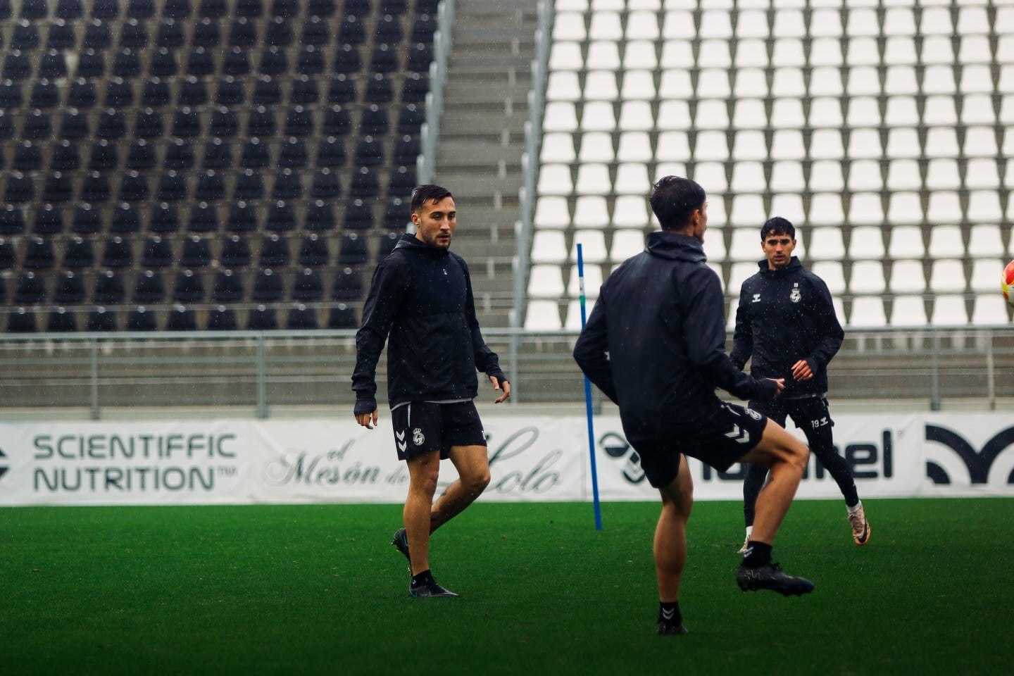 Un entreno bajo la lluvia de la Balona