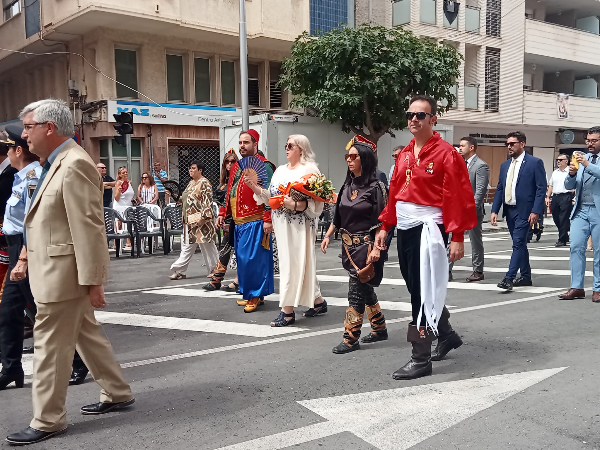 Concejales en la ofrenda