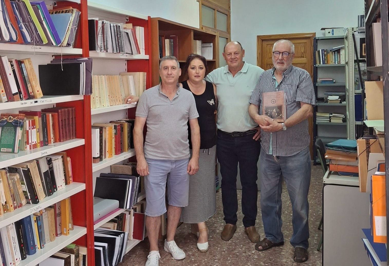 El germen del centro es la donación de más de 2.000 libros realizada por el investigador Régulo Algarra Hernández.