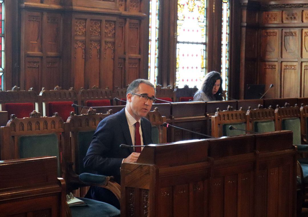 El Consejero de Salud, Pablo Fernández, durante su comperecencia de hoy en la Junta General