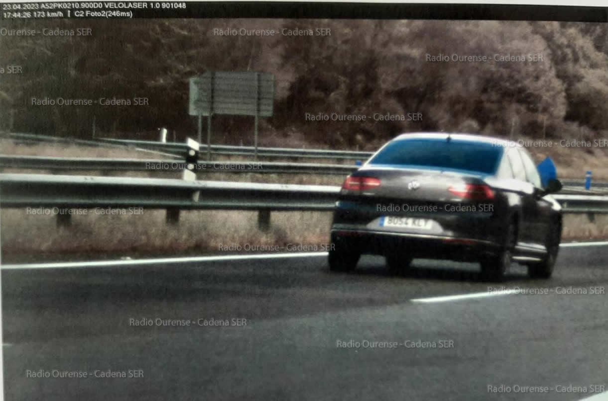 El coche oficial que habitualmente conduce el presidente de la Diputación y del PP de Ourense circulando a 173 km/ a la altura del término municipal de Allariz