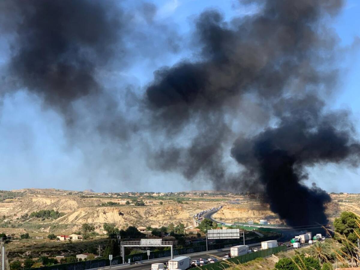 Arde un autobús en la autovía A-7