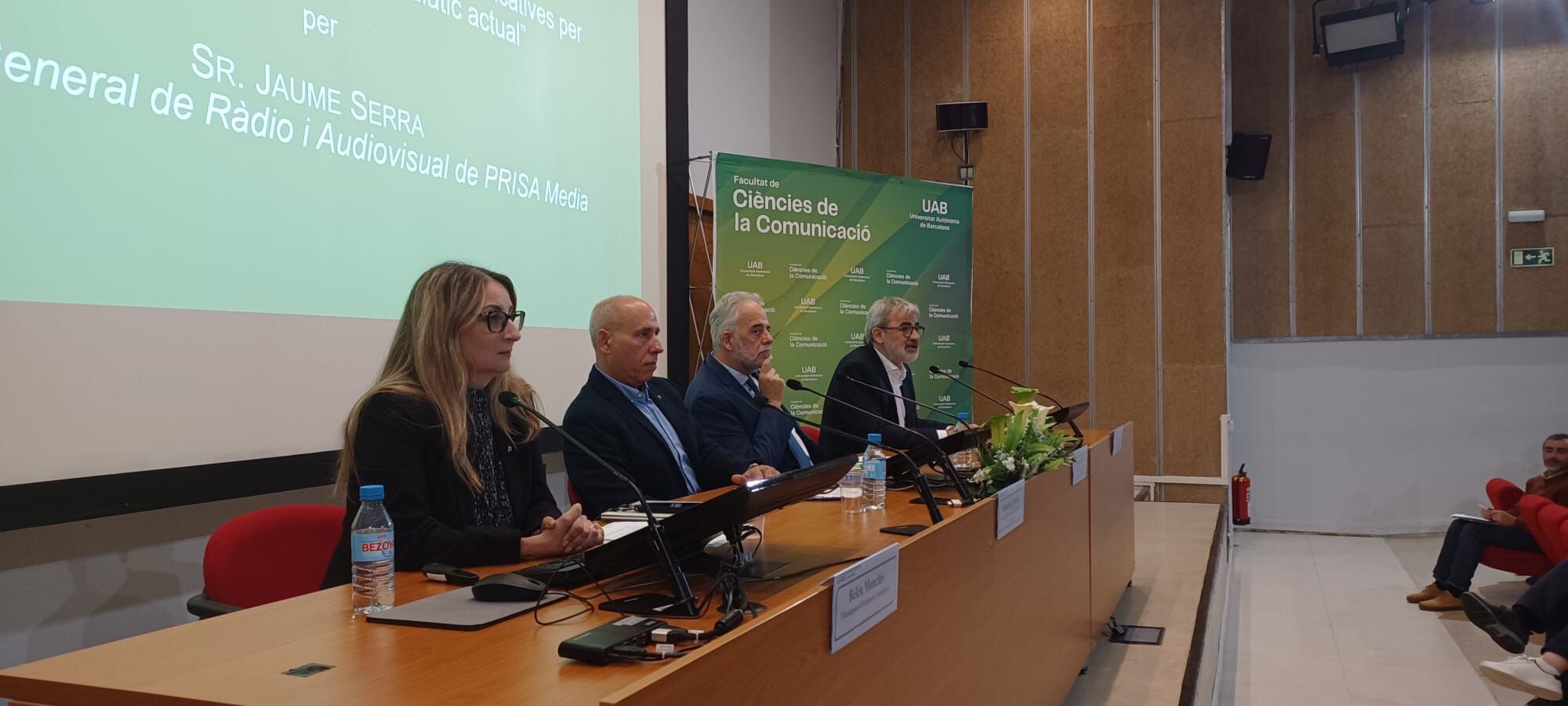 L’acte, celebrat a l’Aula Magna de la Facultat de Ciències de la Comunicació, ha comptat amb la participació del Rector Magnífic de la UAB, Dr. Javier Lafuente, el degà Juan José Perona i la vicedegana d’Ordenació Acadèmica, Belén Monclús