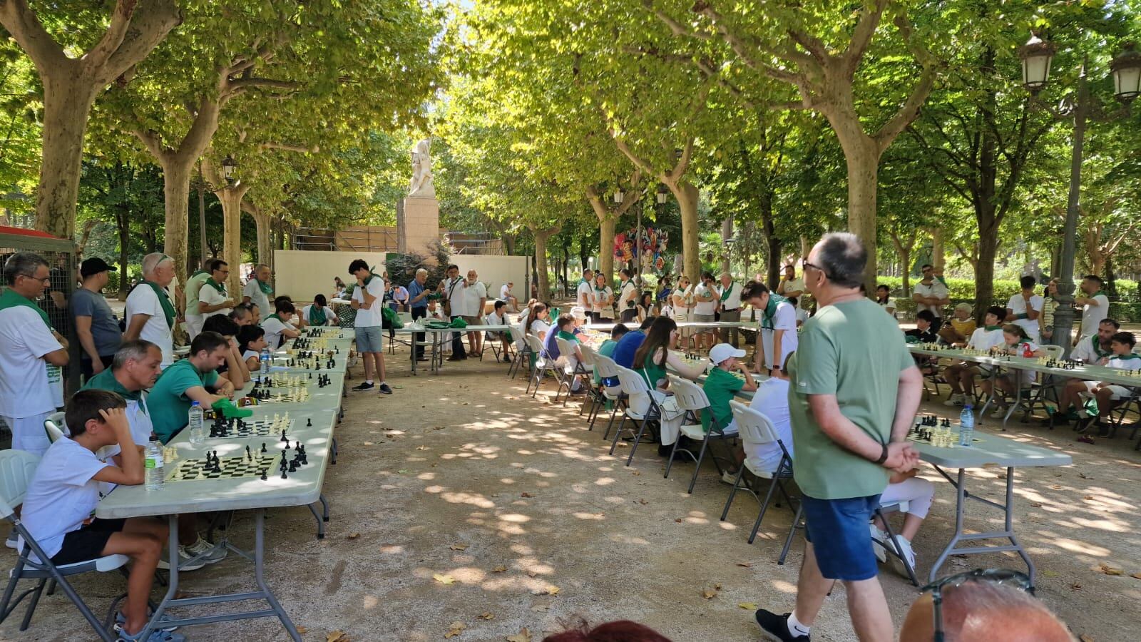Unas 80 personas han participado en la Gran Simultáneas de Ajedrez durante esta jornada de las fiestas de San Lorenzo