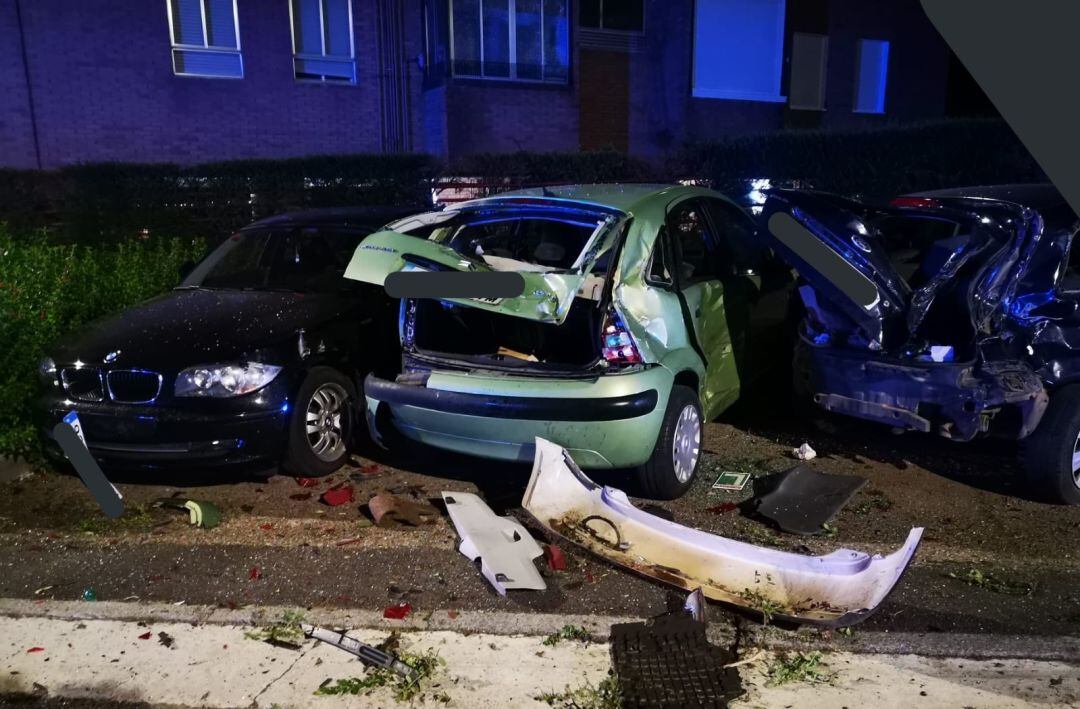 Algunos de los vehículos destrozados en la colisión