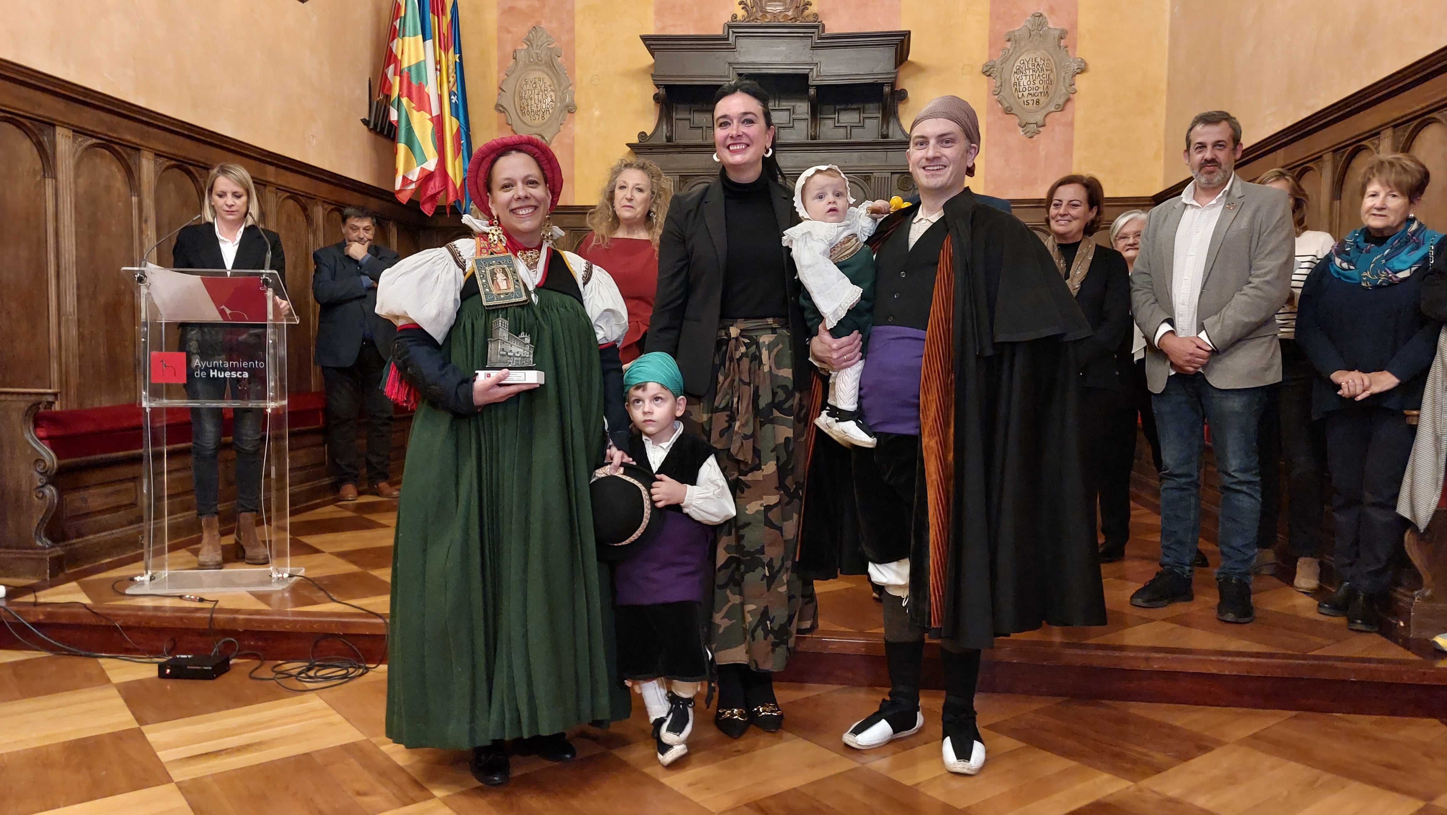 Premio familia mejor ataviada: Familia Castrillo-Voces