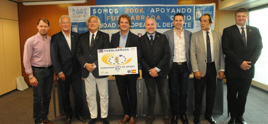 Los evaluadores junto a los representantes municipales