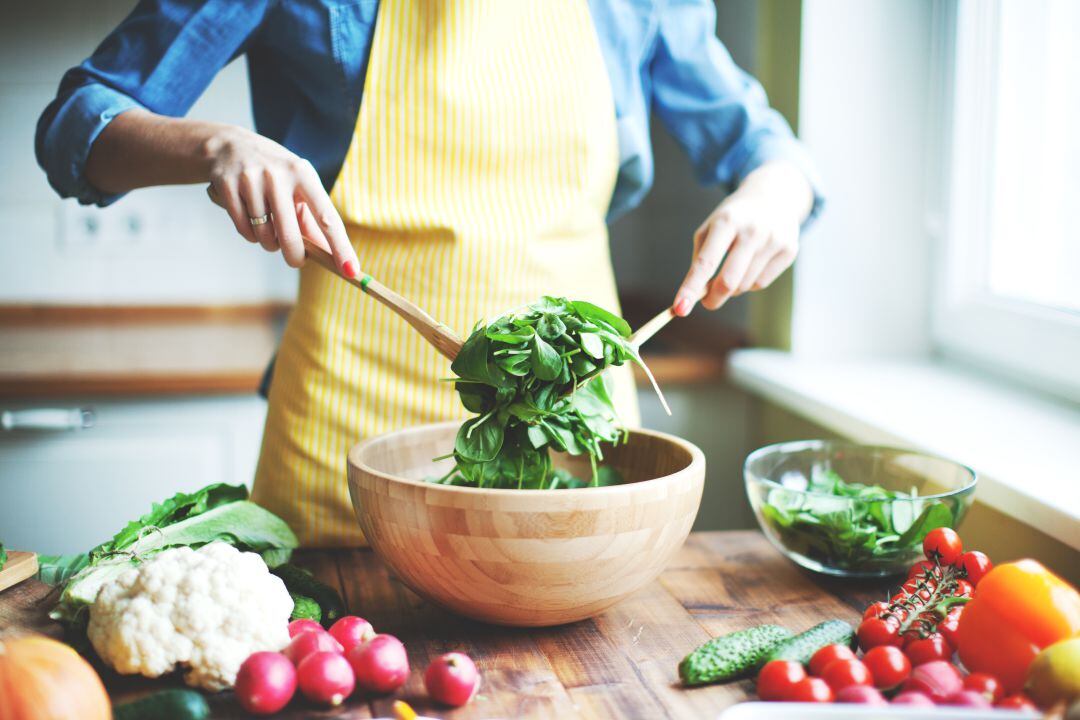 Planchas, envases para el microondas o vaporeras son algunas de las soluciones para cocinar sano y fácil.