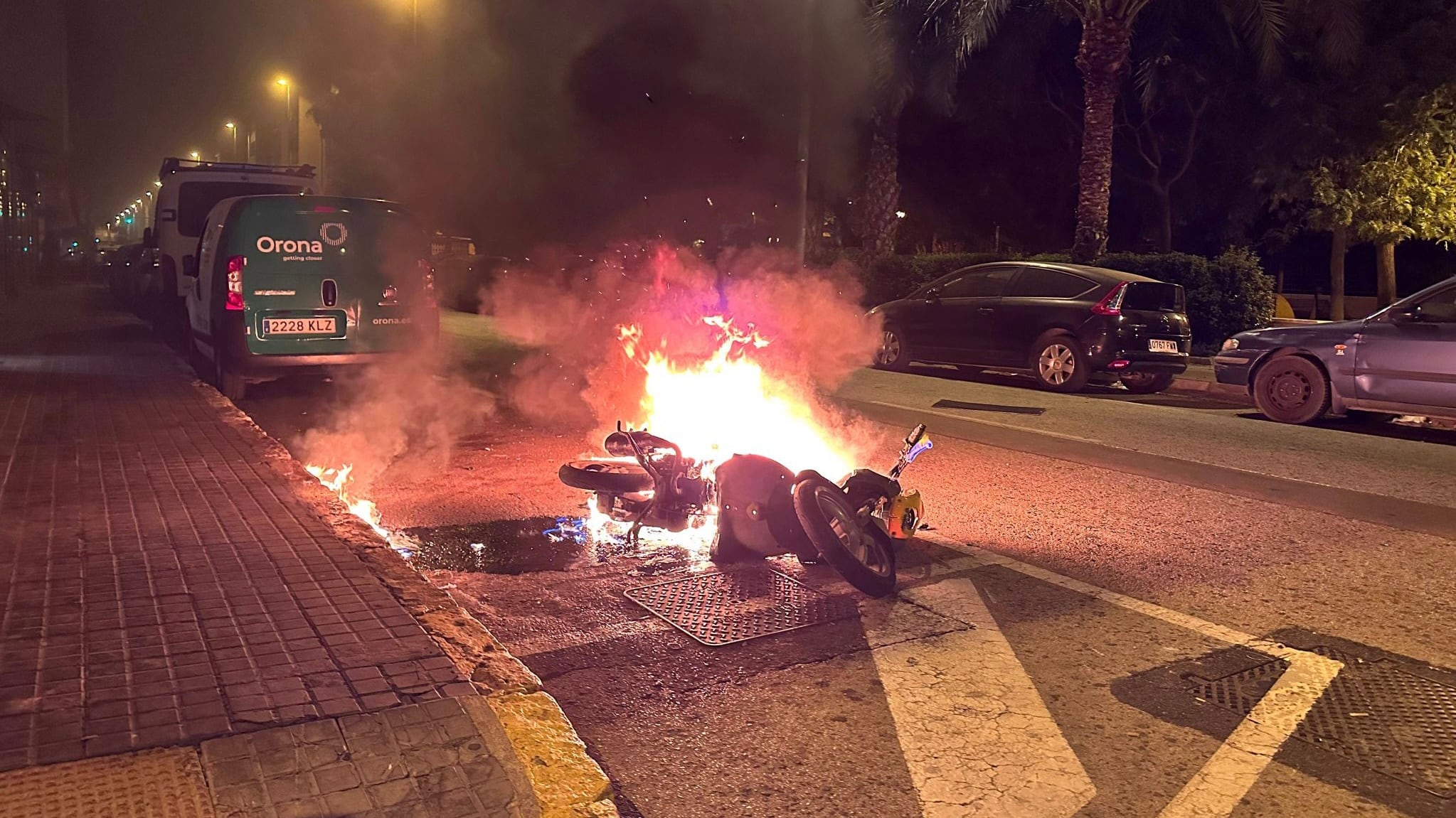 Motocicleta ardiendo