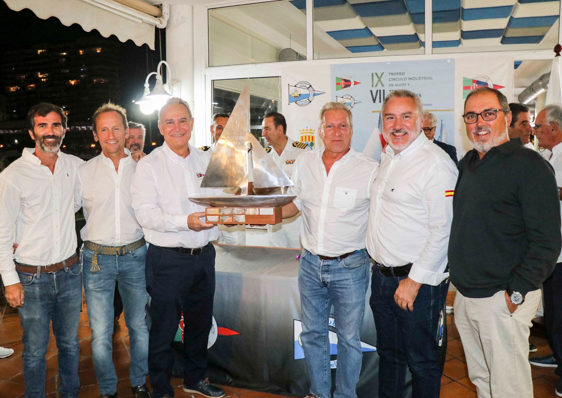 Un instante de la entrega de trofeos