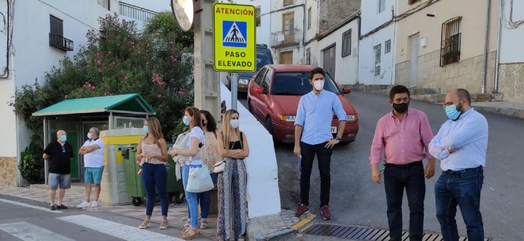 El presidente de la Diputación de Jaén, Francisco Reyes, ha visitado Jimena, donde ha presentado junto al alcalde de esta localidad, Francisco Ruiz, el proyecto de renovación de las redes de abastecimiento de agua y saneamiento.