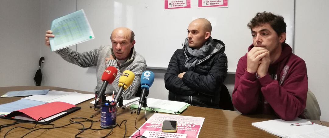 Representantes sindicales de los trabajadores de la planta de basuras de Nostián