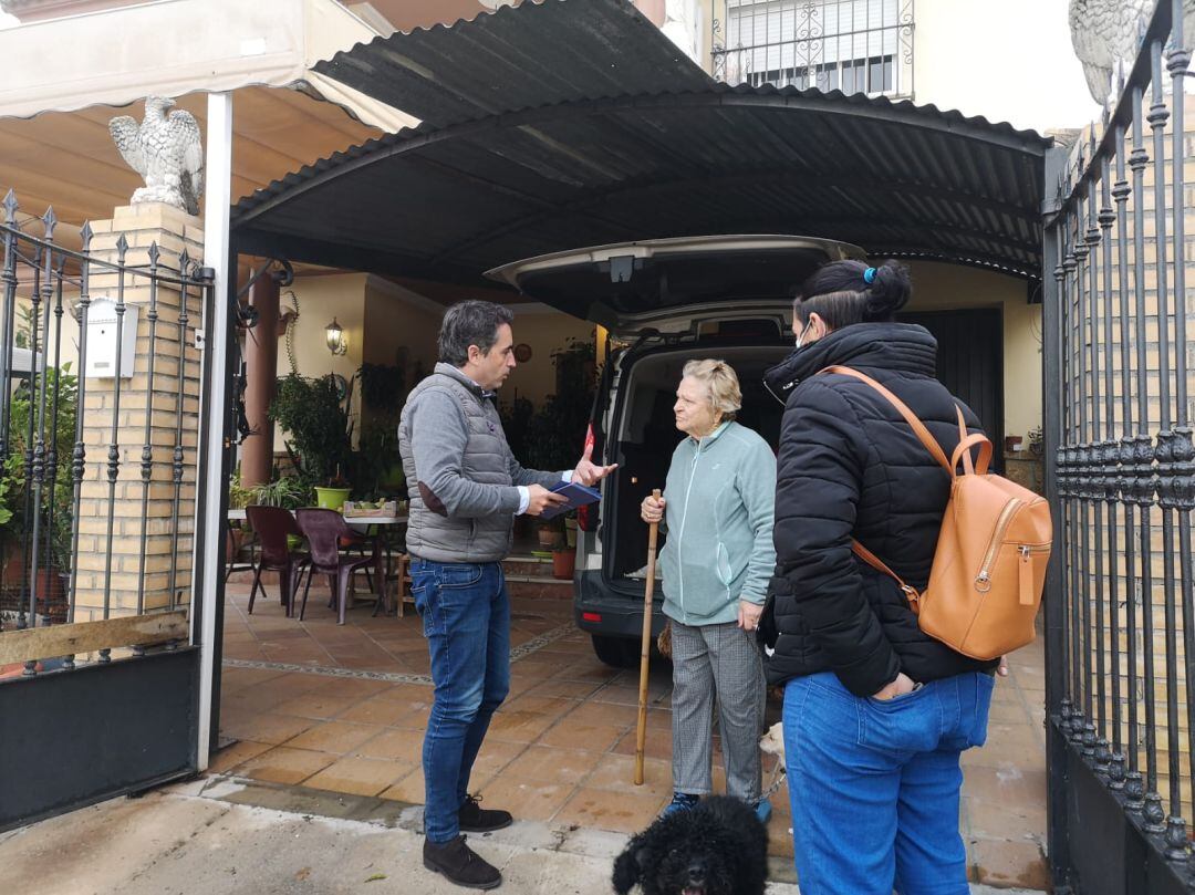 Antonio Saldaña durante su visita a Lomopardo