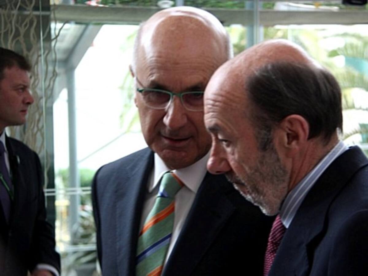 Rubalcaba propone para Cataluña un diálogo a tres bandas Rajoy-Mas-PSOE